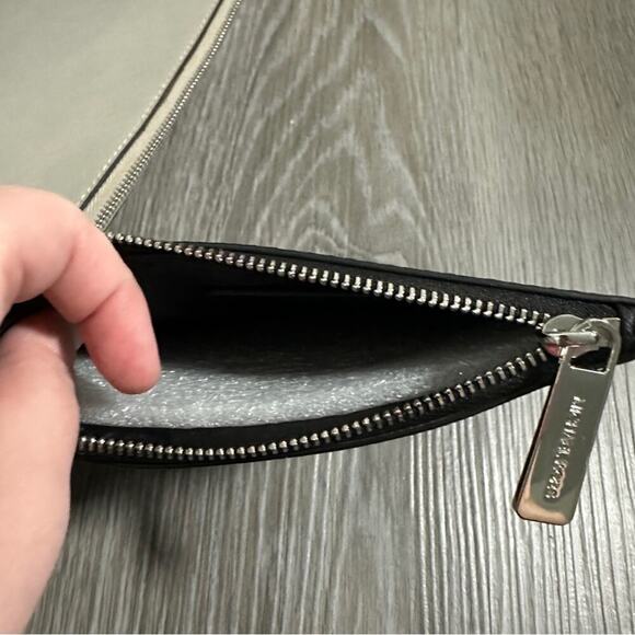 Michael Kors Jet Set Travel Trio 3 in 1 Wristlet in Off White/Gray/Black NWT - Picture 9 of 12